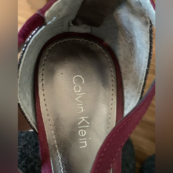 Calvin Klein, Fuchia and Silver High Heels, NWOT, Back zipper, size 6. - Picture 5 of 13